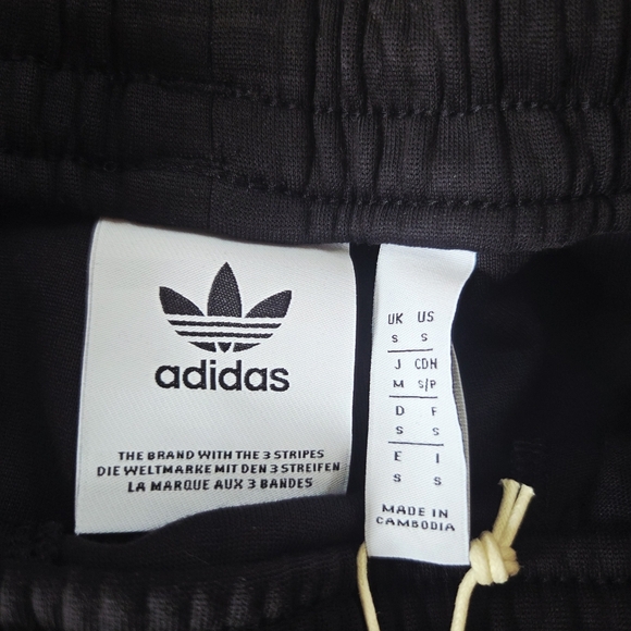 Adidas Originals Neuclassics Shorts IR9430 Size Small Men's NEW Black Loose Fit - Picture 6 of 13